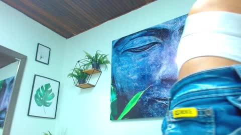 Snapshot of adrian_rae chatting on January 10, 2:45 pm   online show from January 10, 2:45 pm