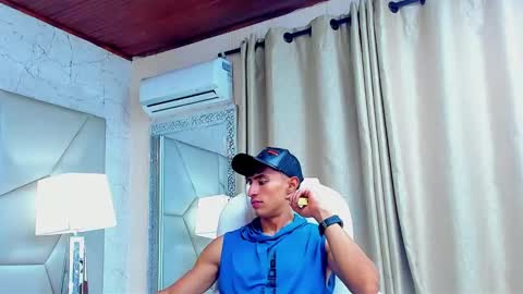 Snapshot of adrian_rae chatting on January 25, 12:05 pm   online show from January 25, 12:05 pm