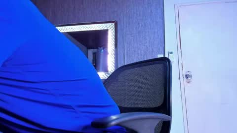 Snapshot of adrian_rae chatting on January 27, 11:43 am   online show from January 27, 11:43 am