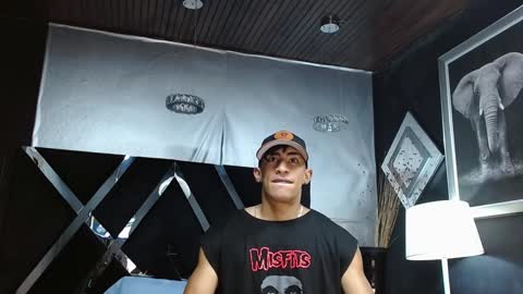 Snapshot of adrian_rae chatting on January 29, 12:02 pm   online show from January 29, 12:02 pm