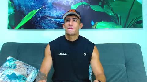 Snapshot of adrian_rae chatting on March 1, 11:50 am   online show from March 1, 11:50 am