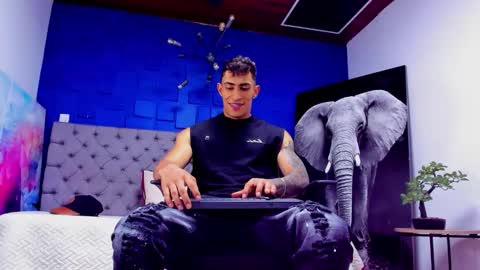 Snapshot of adrian_rae chatting on September 10, 6:19 pm   online show from September 10, 6:19 pm