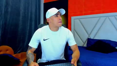 Snapshot of adrian_rae chatting on September 24, 6:11 pm   online show from September 24, 6:11 pm