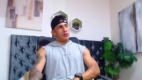 Snapshot of adrian_rae chatting on October 1, 6:14 pm   online show from October 1, 6:14 pm