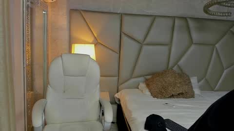 Snapshot of adrian_rae chatting on October 4, 11:52 am   online show from October 4, 11:52 am