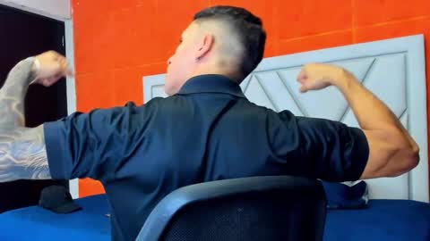 Snapshot of adrian_rae chatting on October 13, 6:08 pm   online show from October 13, 6:08 pm