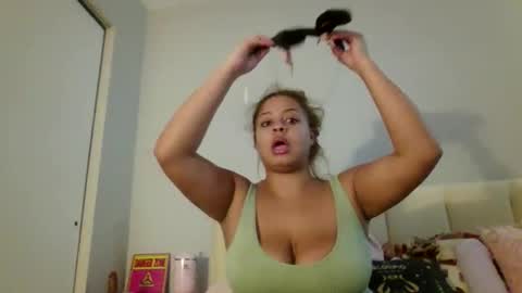 Snapshot of adriana318798 chatting on April 6, 4:46 am Princess Adri online show from April 6, 4:46 am