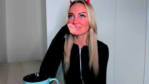 Adriana online show from December 7, 1:18 pm