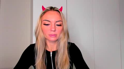 Adriana online show from December 8, 6:22 am