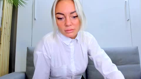 Adriana online show from October 11, 2:15 pm