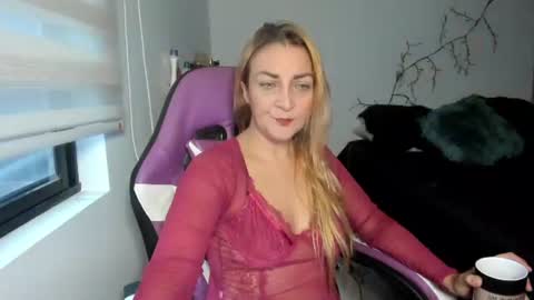 Snapshot of adrianapdes chatting on July 14, 12:11 pm Adriana Paredes online show from July 14, 12:11 pm