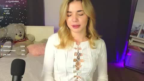 adrianawow1 online show from March 8, 3:39 am