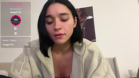 Snapshot of adriannarodriguez chatting on November 19, 4:23 am Adrianna online show from November 19, 4:23 am