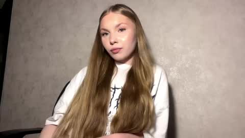 Snapshot of adriannemuldowney chatting on May 4, 4:25 pm Caroline online show from May 4, 4:25 pm