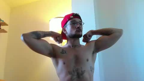 Snapshot of adriano_bigcock chatting on July 21, 12:07 pm Adrian online show from July 21, 12:07 pm