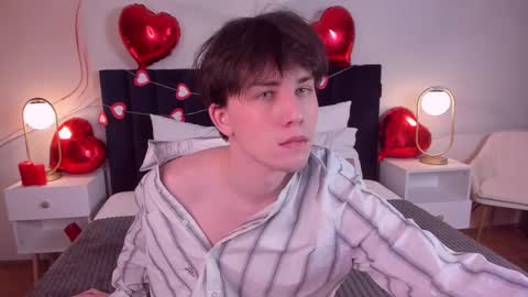 Snapshot of adrianoaubert chatting on February 13, 10:12 am adrianoaubert online show from February 13, 10:12 am