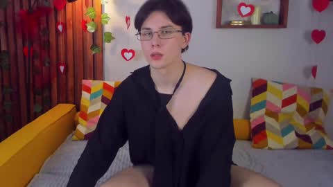 Snapshot of adrianoaubert chatting on February 18, 6:15 am adrianoaubert online show from February 18, 6:15 am