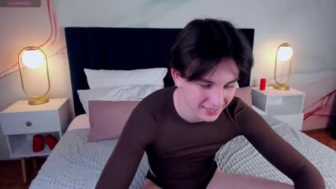 Snapshot of adrianoaubert chatting on March 8, 6:21 am adrianoaubert online show from March 8, 6:21 am