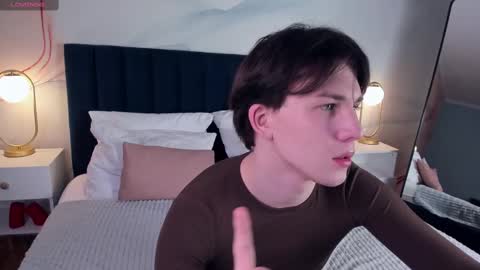 Snapshot of adrianoaubert chatting on March 10, 3:12 am adrianoaubert online show from March 10, 3:12 am