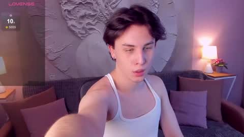 Snapshot of adrianoaubert chatting on March 12, 10:16 am adrianoaubert online show from March 12, 10:16 am