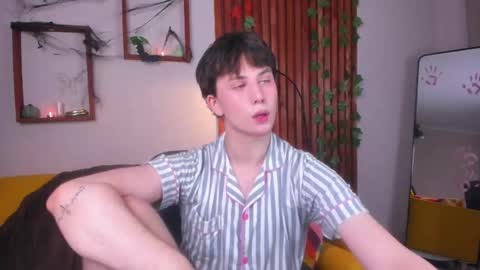 Snapshot of adrianoaubert chatting on October 31, 3:29 am adrianoaubert online show from October 31, 3:29 am