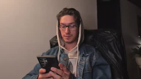 Snapshot of adrianwilliams_ chatting on January 10, 2:24 am Adrian Williams online show from January 10, 2:24 am