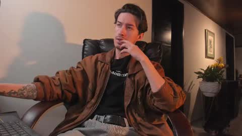 Snapshot of adrianwilliams_ chatting on January 14, 3:23 am Adrian Williams online show from January 14, 3:23 am