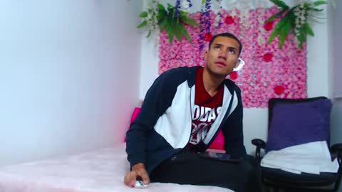 adriel_and_risitos_ online show from October 19, 9:15 pm