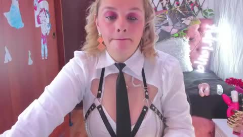 adriiana_fox_ online show from January 28, 5:56 pm