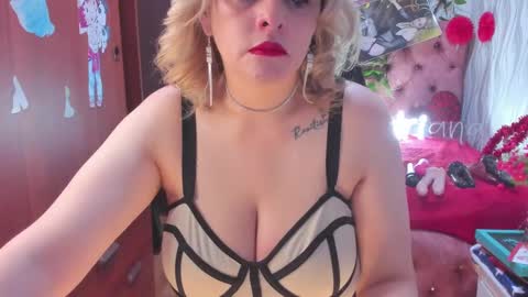 adriiana_fox_ online show from February 25, 10:07 pm