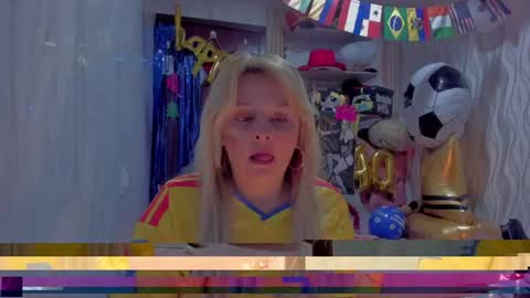 Snapshot of adriiana_fox_ chatting on July 3, 4:13 pm adriiana_fox_ online show from July 3, 4:13 pm