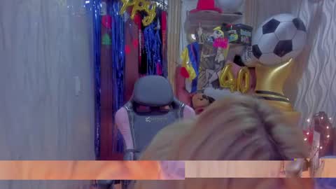 Snapshot of adriiana_fox_ chatting on July 4, 7:20 pm adriiana_fox_ online show from July 4, 7:20 pm