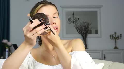 Aelia online show from September 26, 3:32 am