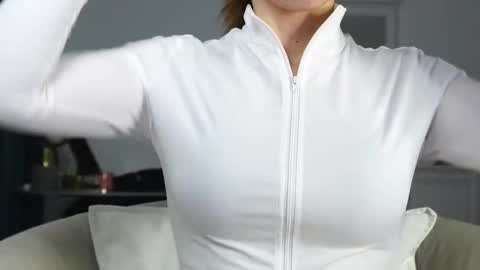 Aelia online show from October 7, 3:47 am