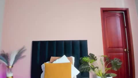 aelinduvalier online show from December 16, 6:35 pm