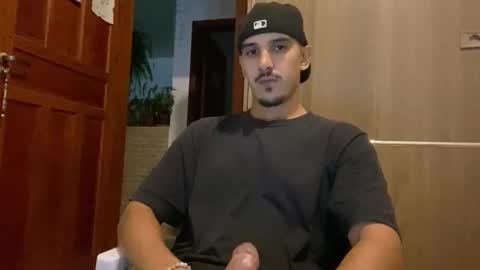 Snapshot of aelucius chatting on February 4, 5:02 am Luci online show from February 4, 5:02 am