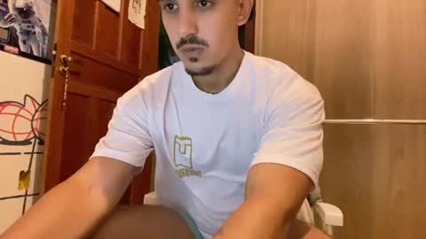 Snapshot of aelucius chatting on February 5, 3:11 am Luci online show from February 5, 3:11 am