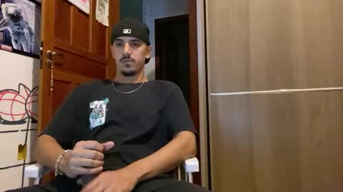 Snapshot of aelucius chatting on February 20, 3:36 am Luci online show from February 20, 3:36 am