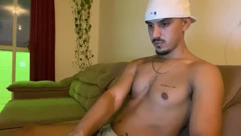 Snapshot of aelucius chatting on March 9, 3:32 am Luci online show from March 9, 3:32 am