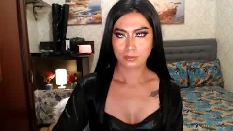 Snapshot of affairtoyourgoddesskhendra chatting on December 12, 11:14 pm Dominant Goddess Contessa online show from December 12, 11:14 pm