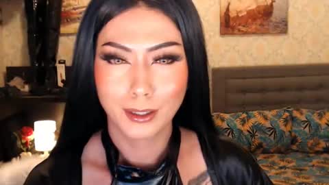 Snapshot of affairtoyourgoddesskhendra chatting on February 13, 6:27 pm Dominant Goddess Contessa online show from February 13, 6:27 pm
