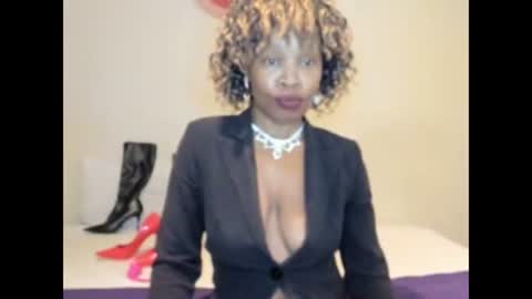 Snapshot of aficangagqueen chatting on May 18, 4:07 am AfricanSquirtQueen online show from May 18, 4:07 am