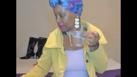 Snapshot of aficangagqueen chatting on May 19, 4:52 am AfricanSquirtQueen online show from May 19, 4:52 am