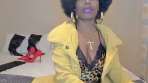 Snapshot of aficangagqueen chatting on July 12, 8:22 pm AfricanSquirtQueen online show from July 12, 8:22 pm