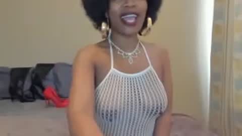 Snapshot of aficangagqueen chatting on July 23, 9:07 am AfricanSquirtQueen online show from July 23, 9:07 am