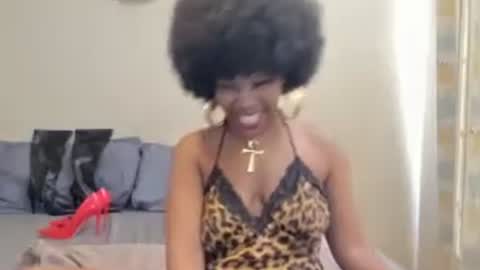Snapshot of aficangagqueen chatting on July 25, 10:02 am AfricanSquirtQueen online show from July 25, 10:02 am