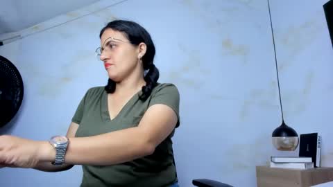 Snapshot of africa_holmes chatting on January 17, 1:57 am Africa online show from January 17, 1:57 am