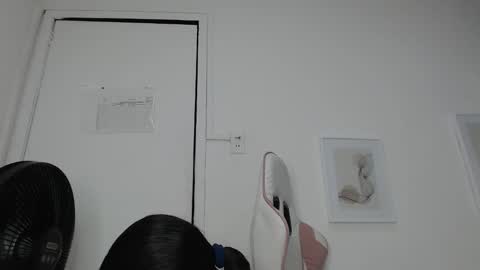 Snapshot of africa_holmes chatting on February 2, 1:12 am Africa online show from February 2, 1:12 am