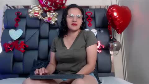 Snapshot of africa_holmes chatting on February 13, 2:01 am Africa online show from February 13, 2:01 am