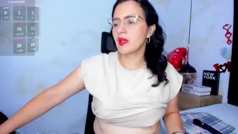 Snapshot of africa_holmes chatting on February 18, 2:05 am Africa online show from February 18, 2:05 am